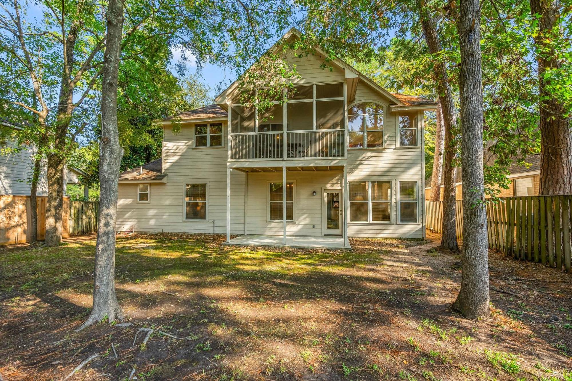 Cozy Home In The Woodlands Spring Exterior photo